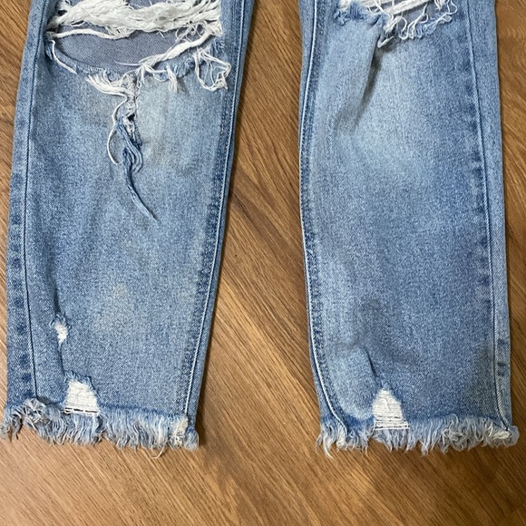 Distressed Cello Capri’s - Picture 4 of 11